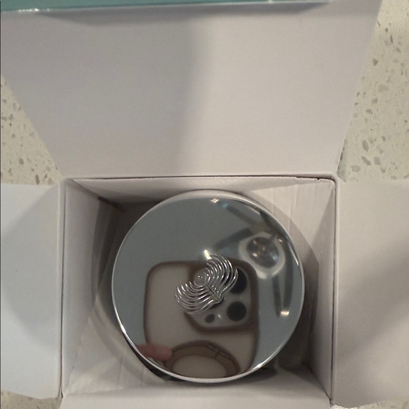 ELEMIS Pro-Collagen Marine Cream SPF 30 - Silver and Blue Packaging exp 2027 - Picture 3 of 4